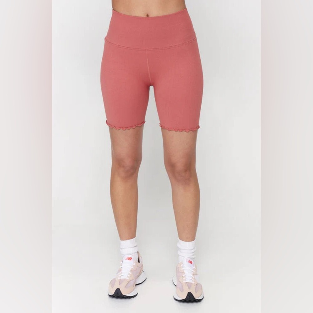 Spiritual Gangster Seamless Ruffle Bike Shorts Rouge